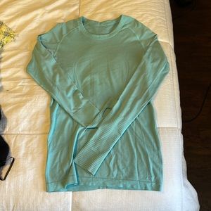 Lululemon long sleeve swiftly tech